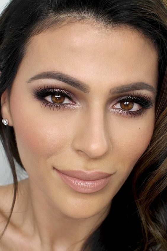 Augen Make Up Schritt für Schritt - so schminken Sie Ihre Augen größer