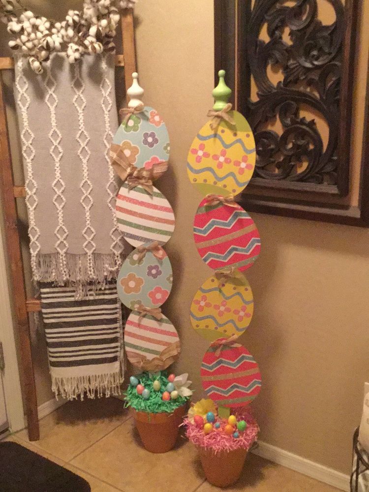 I saw these beautiful egg picks at the Dollar Tree and I just had to be able to make something with them. I took them home, and came up with this idea for my Easter decor. diy home decor | diy | easter | easter decor | diy easter decor | jesus | eggs | di Easter Wood Crafts, Spring Easter Crafts, Easter Projects, Bunny Crafts, Easter Diy, Diy Crafts, Easter Ideas, Easter Egg Tree Diy, Easter Topiary Tree
