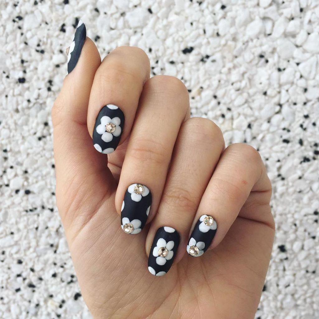 11 New Ways to Wear Matte Nails photo pics 11 New Ways to Wear Matte Nails