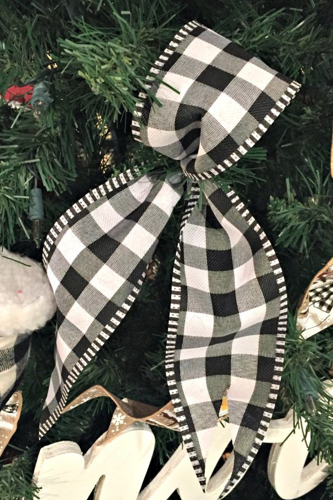 Buffalo Check Ribbon Ideas - Trendy Tree Blog| Holiday Decor Inspiration | Wreath Tutorials|Holiday Decorations| Mesh & Ribbons Buffalo Plaid Christmas Decor, Black Christmas Trees, Farmhouse Christmas Decor, Christmas Tree Themes, Noel Christmas, Xmas Tree Ribbon Ideas, Buffalo Check Christmas Tree Ideas, Christmas Ideas, Christmas Ribbon Crafts