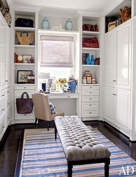 A custom-made bench by Erinn V. Maison rests on an antique dhurrie in the master suite’s dressing area. Dressing Room Closet, Dressing Room Design, Dressing Area, Dressing Tables, Dressing Table Under Window, Slaw Dressing, Dream Dressing Room, Dressing Room Decor, Vegan Dressing
