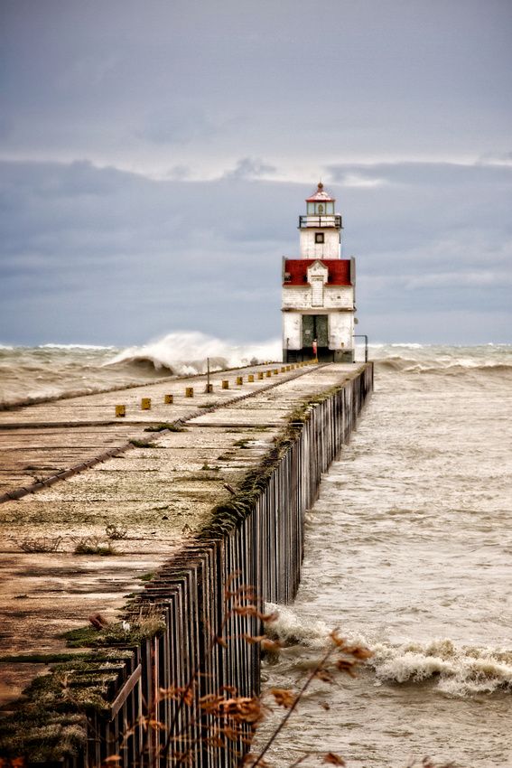 Lighthouses Braving The Storm Lake Michigan Lighthouses Lighthouse Lake Michigan
