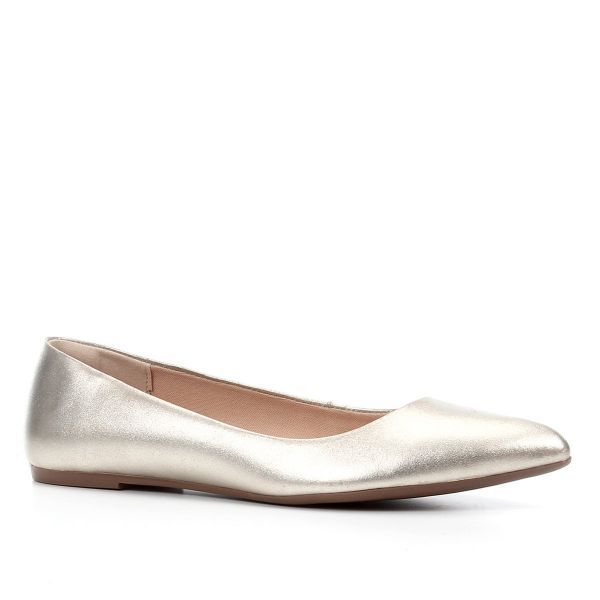 Sapatilha Couro Shoestock Bico Fino Basic Feminina - Dourado - A sapatilha em design liso e um dos modelos mais… em 2020 | Sapatilha de couro, Sapatilha dourada, Sapatilhas