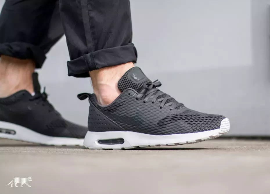mens nike air max tavas all black mens nike air max tavas all black