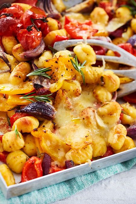 Ofen-Gnocchi mit bunten Energy-Veggies Rezept | LECKER