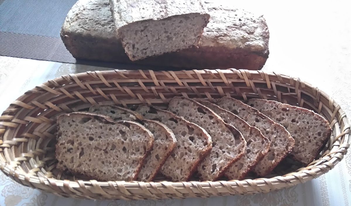 Wyobraźcie sobie zapach chleba kiedy przechodzicie obok piekarni. Ja pamiętam, co prawda dawno to było. W podstawówce jeździłam do siostry ciotecznej na wieś, a tam piekarnia. Pamiętam jak biegałyś... Bread, Food, Brot, Essen, Baking, Meals, Breads, Buns, Yemek