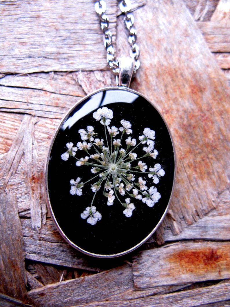 Queen Anne/'s lace necklace Dried flower resin pendant necklace Pressed flower necklace crystal clear white flower necklace