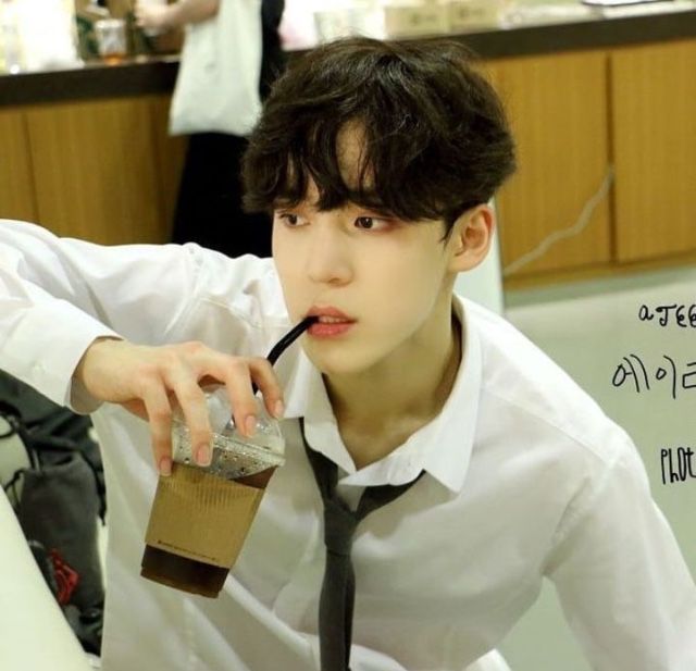🌹ATEEZ random book🌹 🌹ATEEZ random book🌹