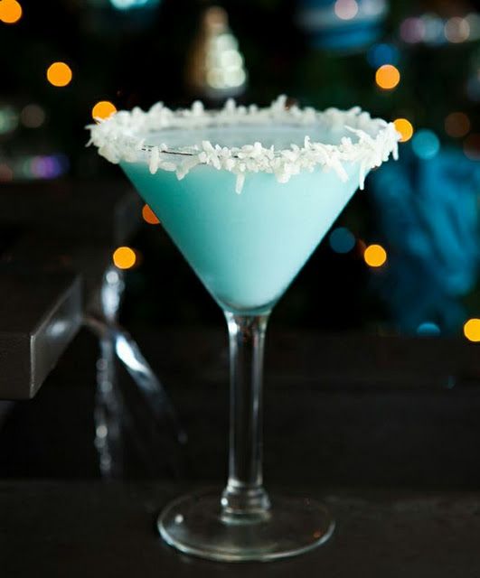 a tiffany s inspired cocktail for new years happy 2012 ladies yummy drinks holiday drinks recipes