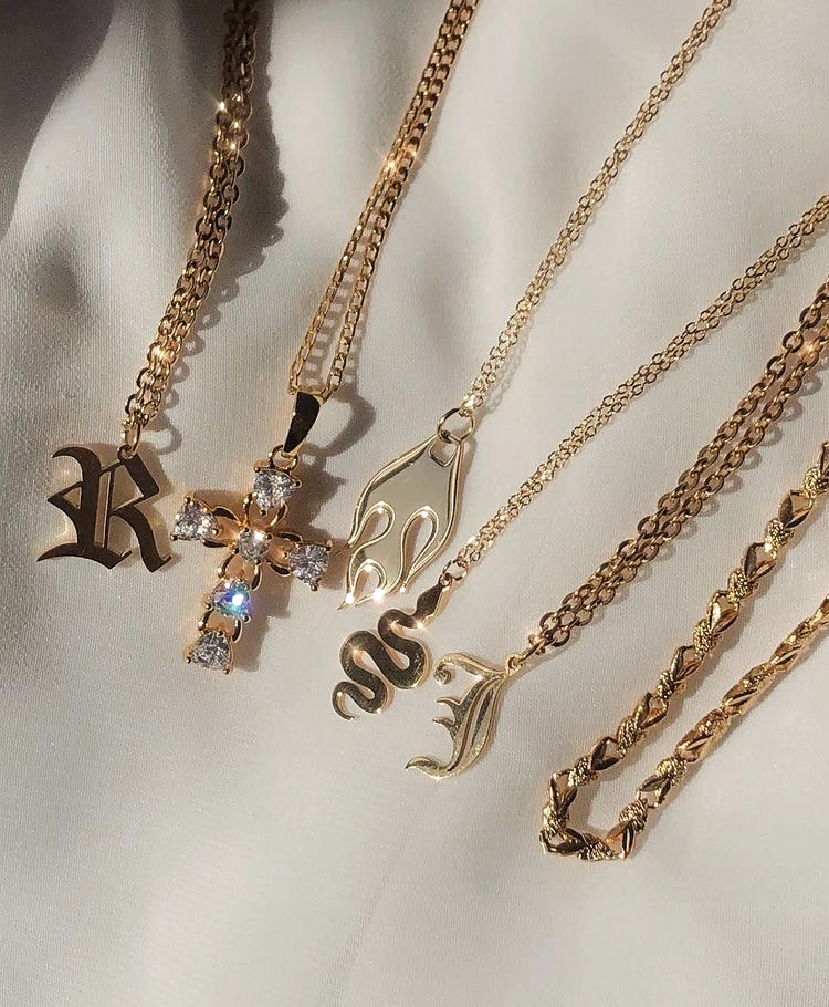 Pelin Tuncyuz Adli Kullanicinin Moda Taki Panosundaki Pin Moda Taki Bling Bling Vucut Zincir Taki