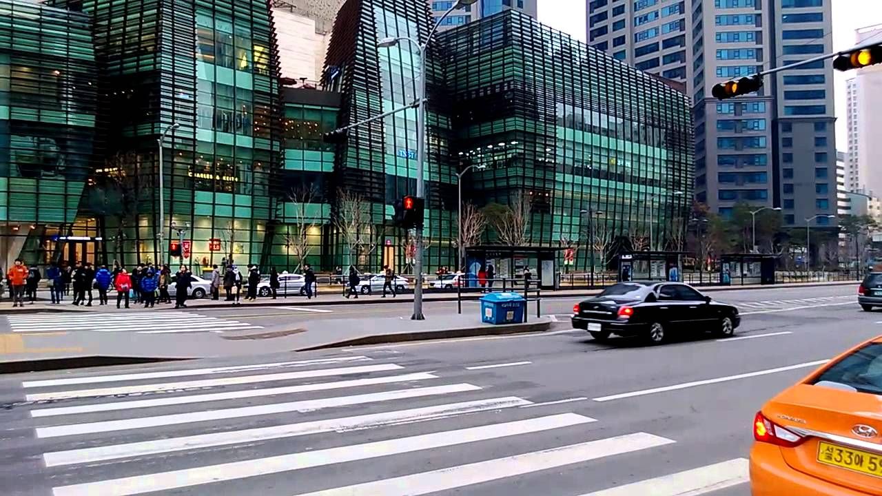 Crossing The Street In Cube City Seoul South Korea Youtube South Korea City Seoul