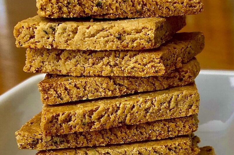 Baked Oat Crackers Recipe In 2021 Oat Crackers Baked Oats Savory oatcakes-oat-crackers-caroline-s-cooking