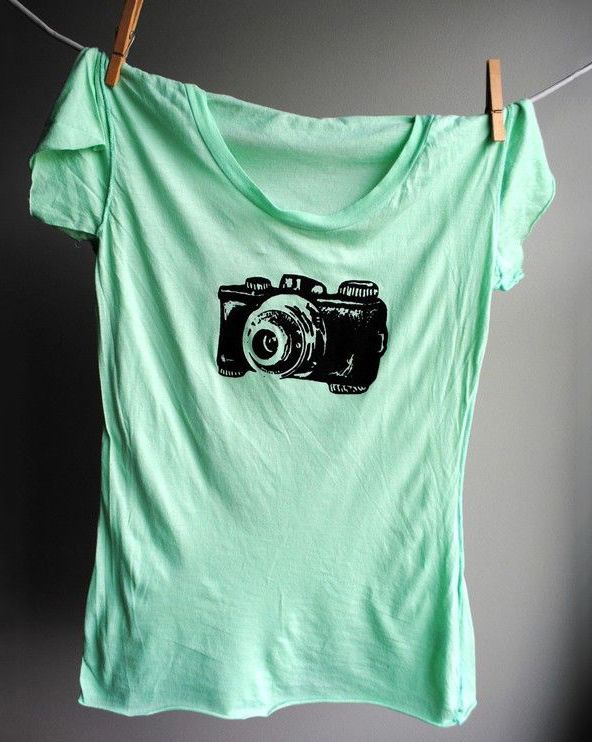 From Photographer to T-shirt Mogul: An Essential Guide Cute Tshirts, Cool T Shirts, Tshirt Photography, Pregnancy Photography, Landscape Photography, Portrait Photography, Fashion Photography, Wedding Photography, Ideas Para Tomar Fotos