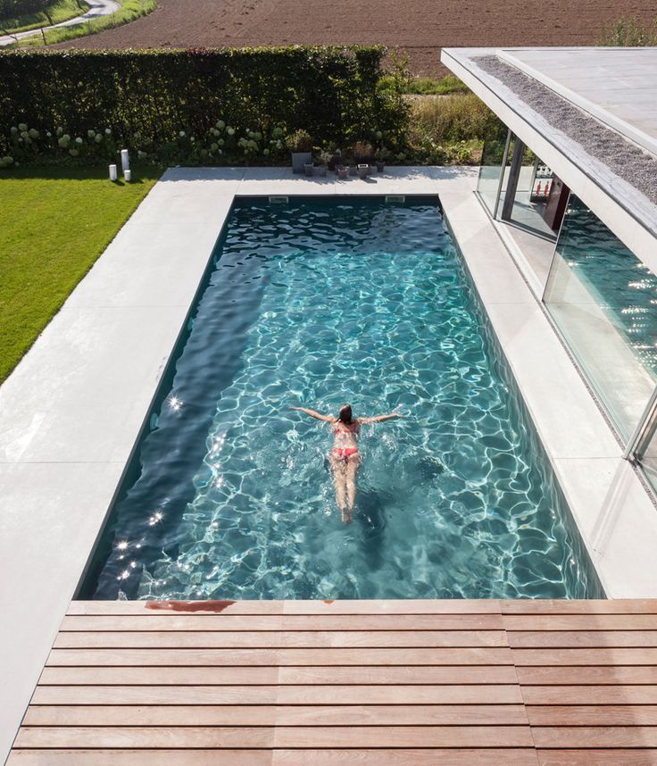 Impressive Design Of A Modern Glass And Concrete Pool House In Belgium Home Design Lover Pool Houses Modern Pool House Backyard Pool
