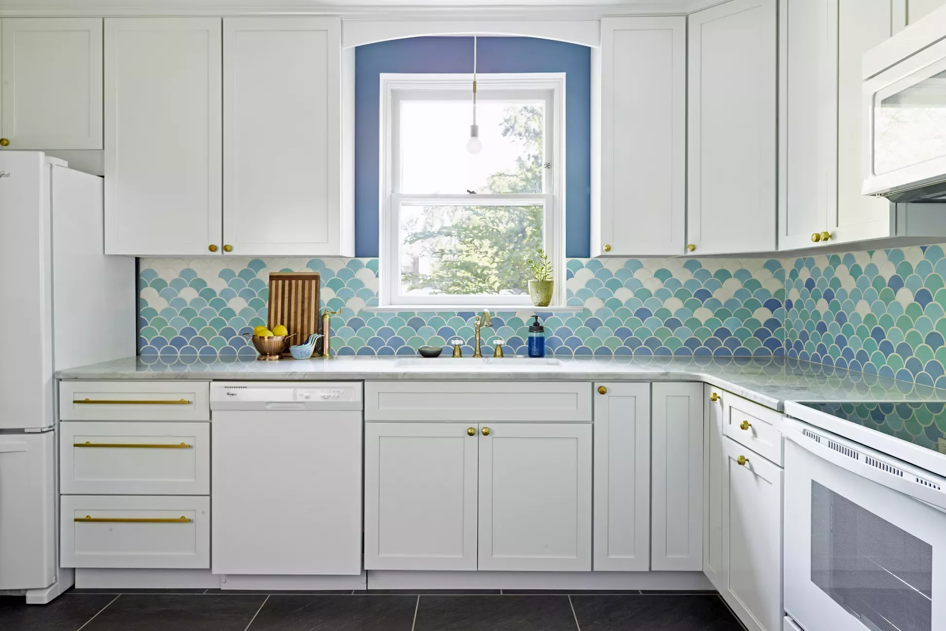 Riotous Off White Subway Tile Backsplash