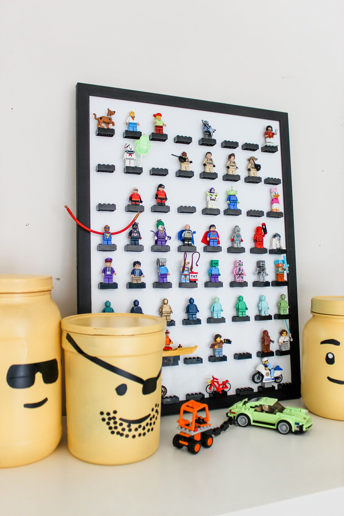 LEGO Nook || How We Made Our Own LEGO Minifigure Display Frame - Southern State of Mind Blog by Heather Lego Minifigure Display, Lego Display, Lego Minifigs, Frame Display, Lego Storage, Craft Storage, Lego Faces, Lego Head, Free Lego