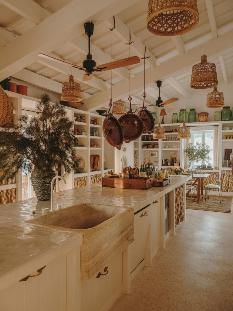 Repost: Summer Retreat Inspiration du WSJ - The Flair Index Dream House Interior, Dream Home Design, My Dream Home, Home Interior Design, Cottage Ideas Interior, Country House Interior, Luxury Homes Dream Houses, Farmhouse Interior, Country House Decor