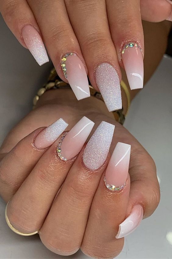 The best cute French tip nails with designincluding white and pink ombre nailswhite and pink French tip nails acrylic coffinclassy French tip nail designs for summer funcute French tip nails coffin longwhite French tip nails with glitterminimalist nail art and minimalist nailsIf you love a good French manicureyou’ll love these modern and cute French nails acrylicfrench nails long andFrench tip nails longfrenchnails frenchtipnailsfrenchtipnaildesigns Ombre Acrylic Nails, Acrylic Nails Coffin Short, Pretty Acrylic Nails, Gel Nails, Coffin Acrylics, French Fade Nails, Faded Nails, Neutral Nails, Grunge Nails