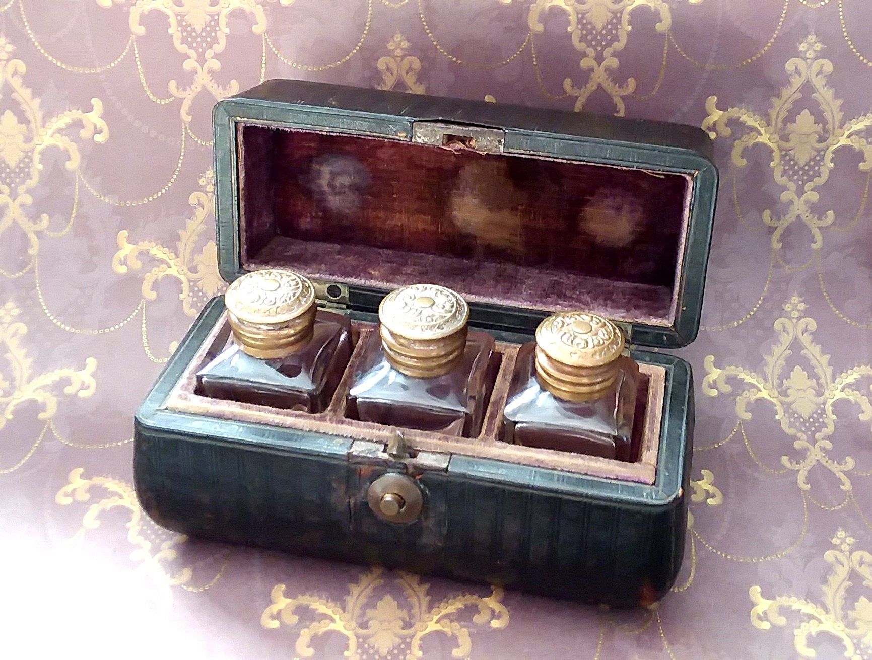 Elegant Antique Victorian Travelers Antique Velvet Victorian Perfume