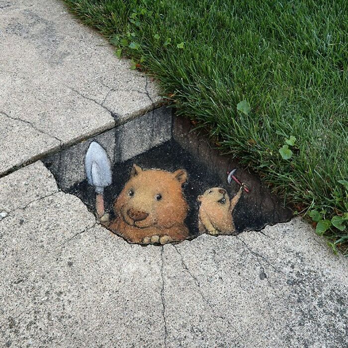 Artist Manages To Extract Life From The Streets And Walls In An Improvised And Joyful Way (New Pics) Street Art Illusions, Murals Street Art, Street Art Graffiti, Graffiti Artists, Street Chalk Art, 3d Street Art, Chalk Drawings, Art Drawings, Urbane Kunst