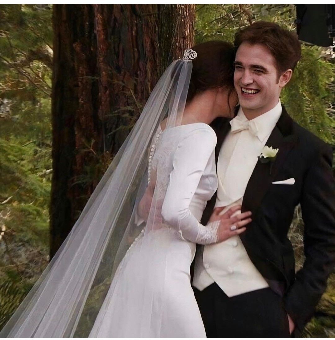 Married Uploaded By Dreamerheart98 On We Heart It In 2020 Twilight Wedding Twilight Edward Twilight Series