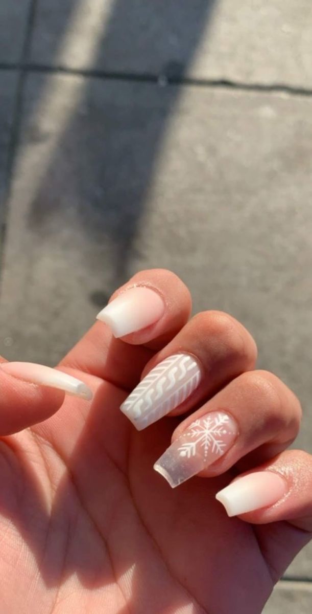 From candy-cane stripes to snowmen, unique winter motifs are a creative way to bling out your nails for the holidays. Try these wildly fun designs and add extra pizzazz to your outfit! Winter Nails Acrylic, Simple Acrylic Nails, Acrylic Nails Coffin Short, Christmas Nails Acrylic, Xmas Nails, Holiday Nails, Simple Nails, Cute Christmas Nails, Christmas Nail Designs