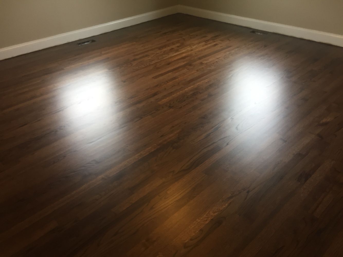 Refinished oak flooring with duraseal dark walnut stain and 3coqts ... Køkkenrenovering 1 dag