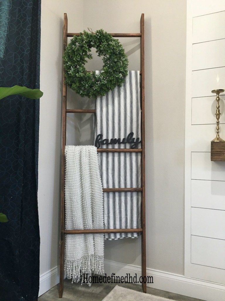 Learn how to make this easy rustic DIY wood blanket ladder that will give your home a modern Farmhouse feel with dowels. Farmhouse Decor Living Room, Modern Farmhouse Decor, Farm House Living Room, Living Room Decor, Farmhouse Charm, Rustic Ladder, Wooden Ladder Decor, Ladder Wall Decor Ideas, Leaning Ladder Decor