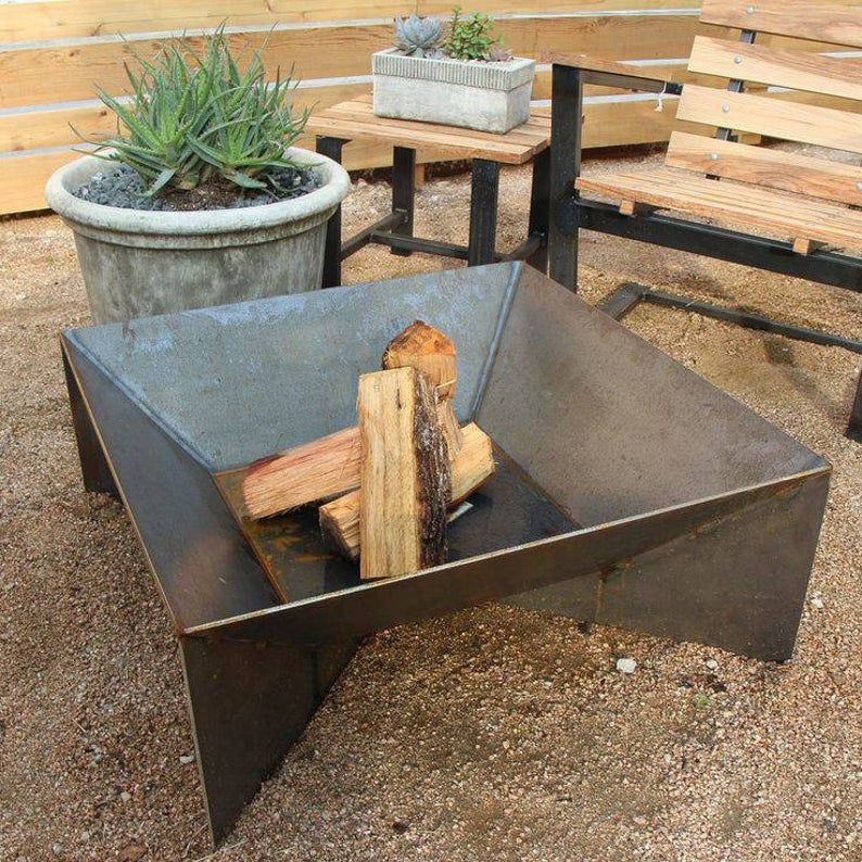 The Fin Fire Pit 30 Acero Modern Metal tazón fogata | Etsy Fire Pit Backyard, Outdoor Fire Pit, Outdoor Wood, Outdoor Kitchen Design, Outdoor Design, Kitchen Decor, Diy Fire Pit Ideas, Outside Fire Pits, Fire Pit Furniture