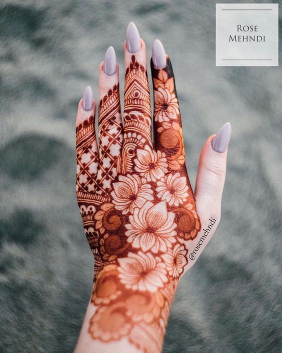 50+ Arabic Bridal Mehndi Designs For The Ladies Who Want Something Unique! Mehndi Designs Finger, Arabic Bridal Mehndi Designs, Floral Henna Designs, Back Hand Mehndi Designs, Latest Bridal Mehndi Designs, Mehndi Designs Book, Beautiful Henna Designs, Unique Mehndi Designs, Mehndi Design Images