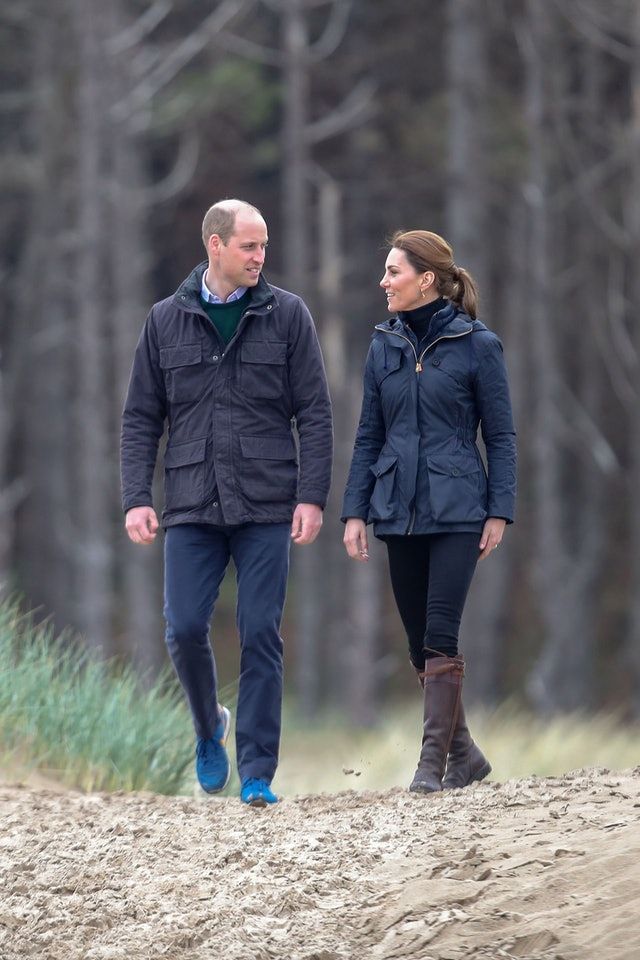 Kate Middleton’s Black Skinny Jeans Prove Basics Can Look So Elevated Kate Middleton Style Outfits, Looks Kate Middleton, Estilo Kate Middleton, Kate Middleton Photos, Kate Middleton Jeans, Catherine Elizabeth Middleton, Duchess Catherine, Duchess Kate, Duke And Duchess