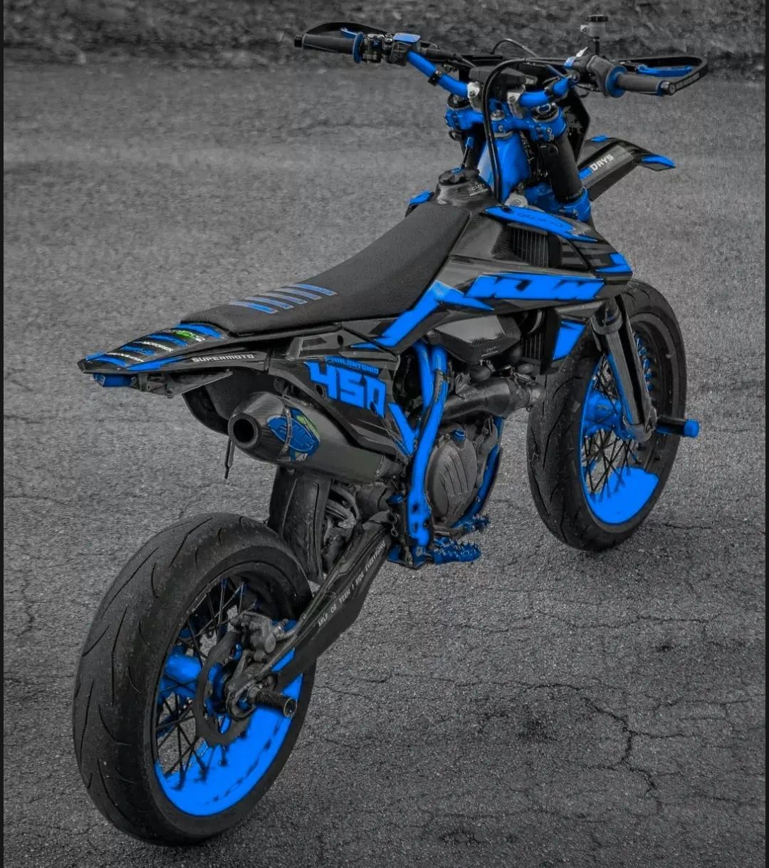 Ktm Dirt Bikes, Dirt Bike Gear, Cool Dirt Bikes, Motorcross Bike, Bobber Motorcycle, Custom Dirt Bike, Ktm Supermoto, Image Moto, Pretty Bike