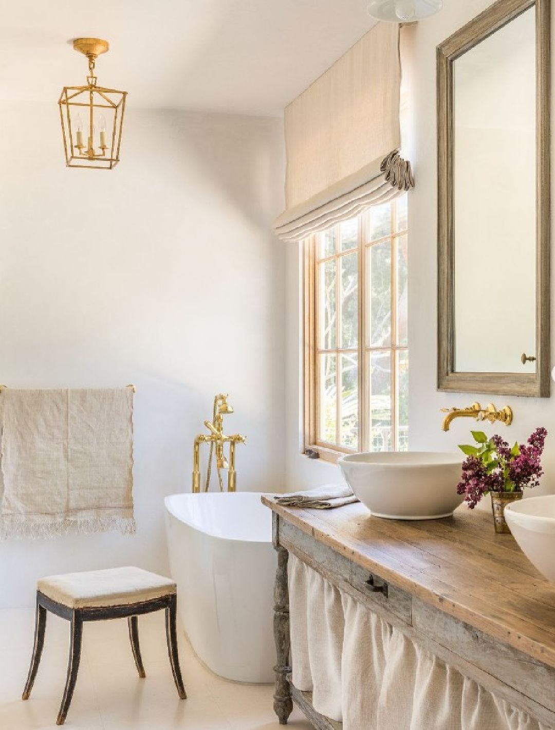Giannetti Home designed Malibu bathroom with rustic elegance in Luxe Magazine. Modern French Country, French Farmhouse Decor, French Cottage, French Country House, French Country Decorating, Country Cottage, Cottage Style, Modern Farmhouse, Farmhouse Style