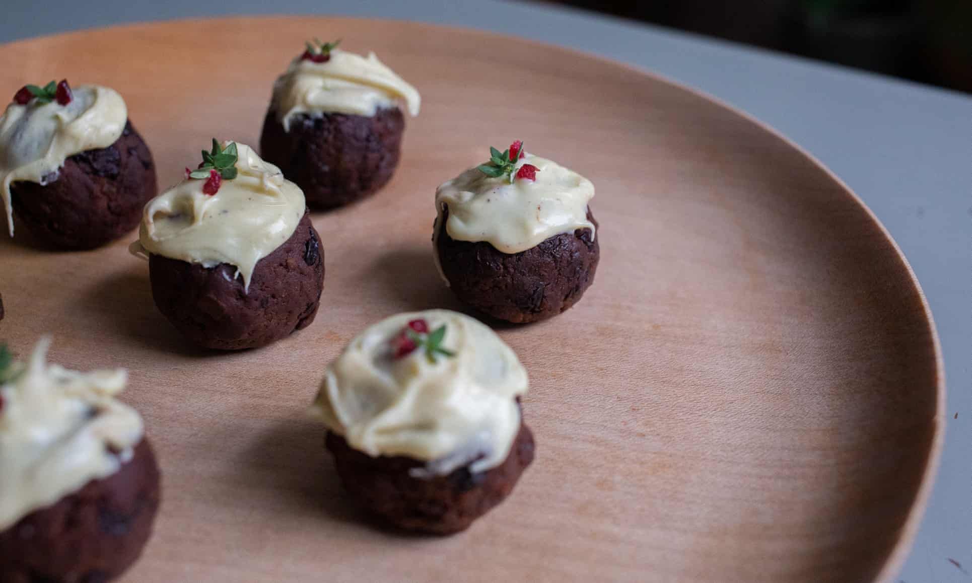 tom-hunt-s-mini-christmas-pudding-truffles-mini-christmas-puddings
