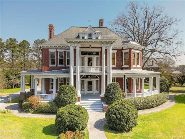 1895 Abandoned Mansion For Sale In Cape Vincent New York – Captivating Houses Abandoned Mansion For Sale, Abandoned Mansions, Abandoned Houses, Abandoned Places, Old Houses, Abandoned Castles, Abandoned Ohio, Old Mansions, Haunted Places