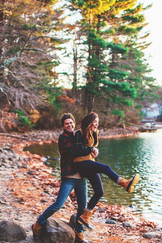 10 Fall Engagement Photos to Inspire You