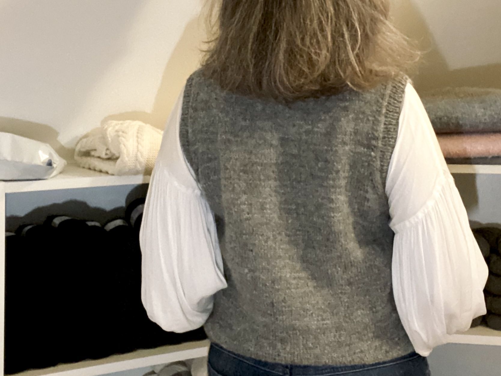 Hverdagsvesten - FiftyFabulous Easy Knitting, Knitting Patterns, Knit Vest Pattern, Knit Bottom, Slik, Inga, Drops Design, Knit Outfit, Crochet Cardigan