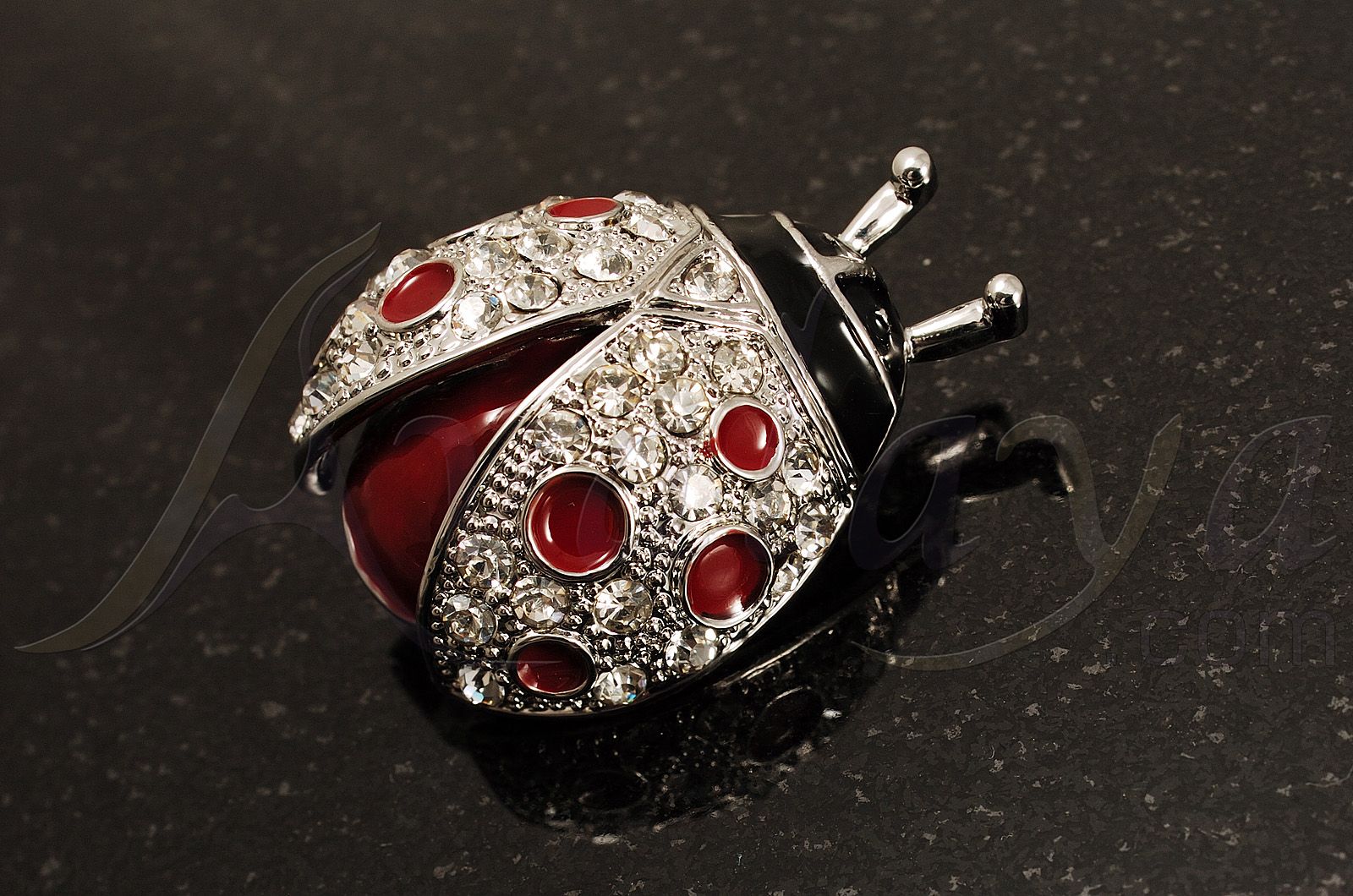 Avalaya Vintage Crystal Ladybug Brooch Antique Silver Tone Avalaya Vintage Crystal Ladybug Brooch Antique Silver Tone
