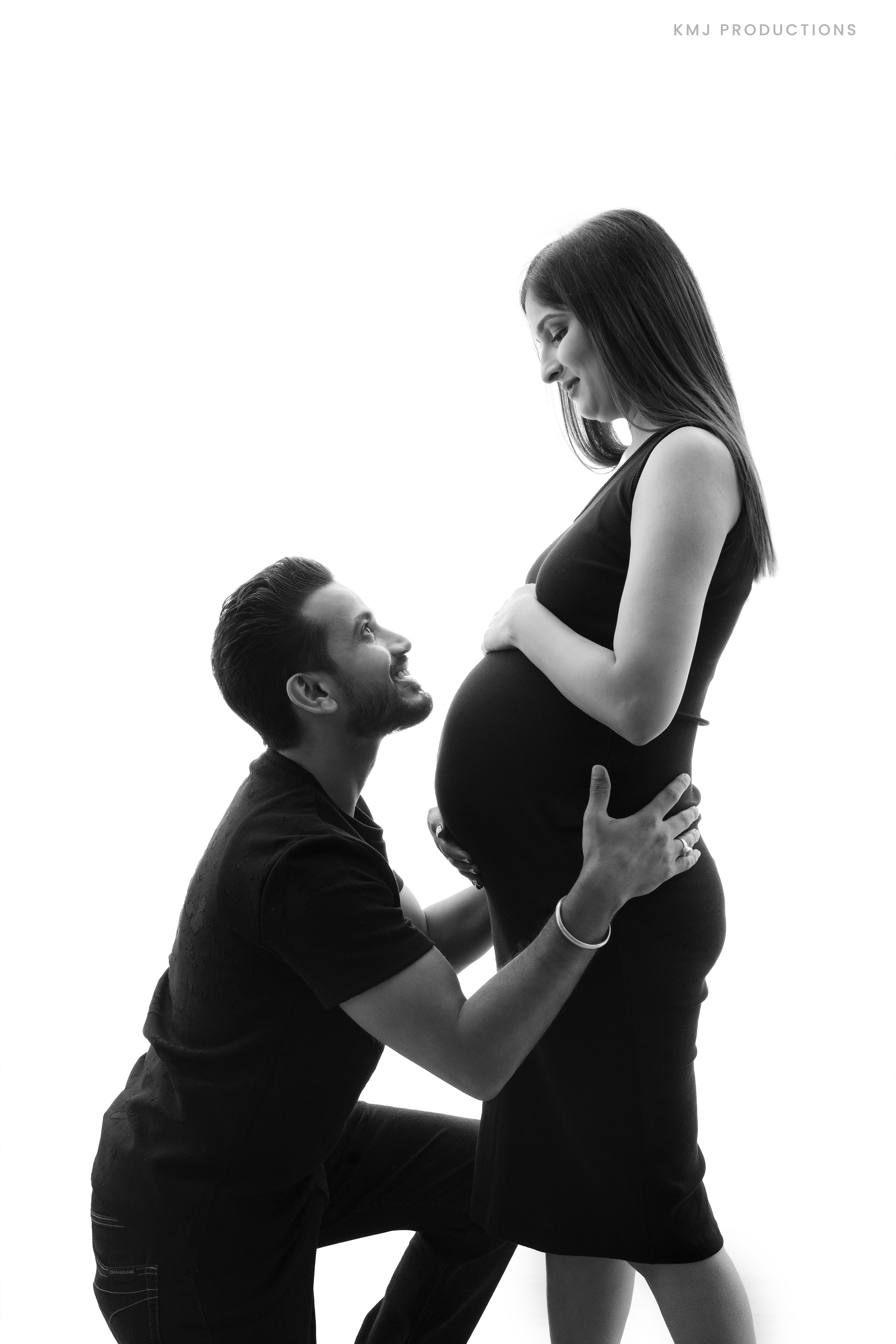 Maternity indoor photoshoot Poses in 2024 | Maternity photography poses