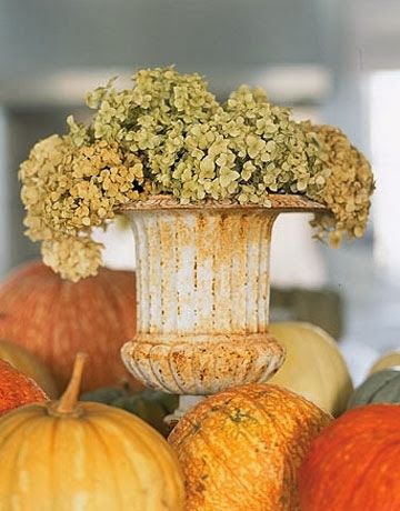 DECORATING WITH URNS FOR AUTUMN & THANKSGIVING