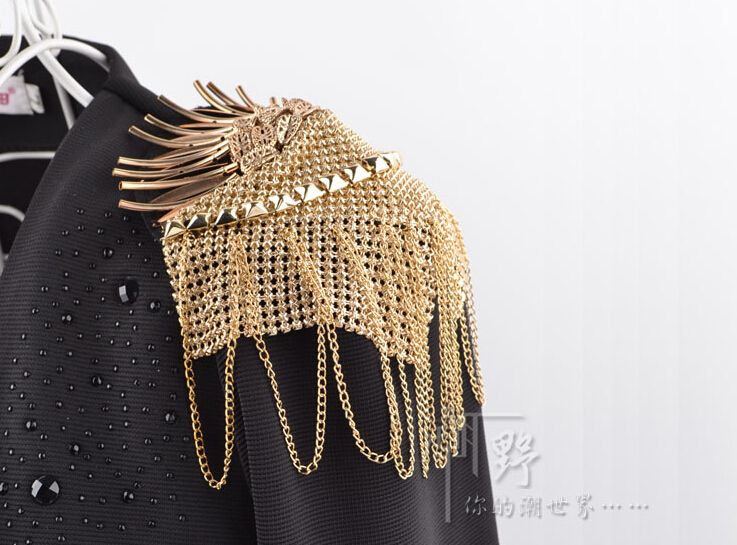 A pair gold vintage jewelery tassel big shoulder brooch epaulet epaulettes Shoulder Pads DIY Craft
