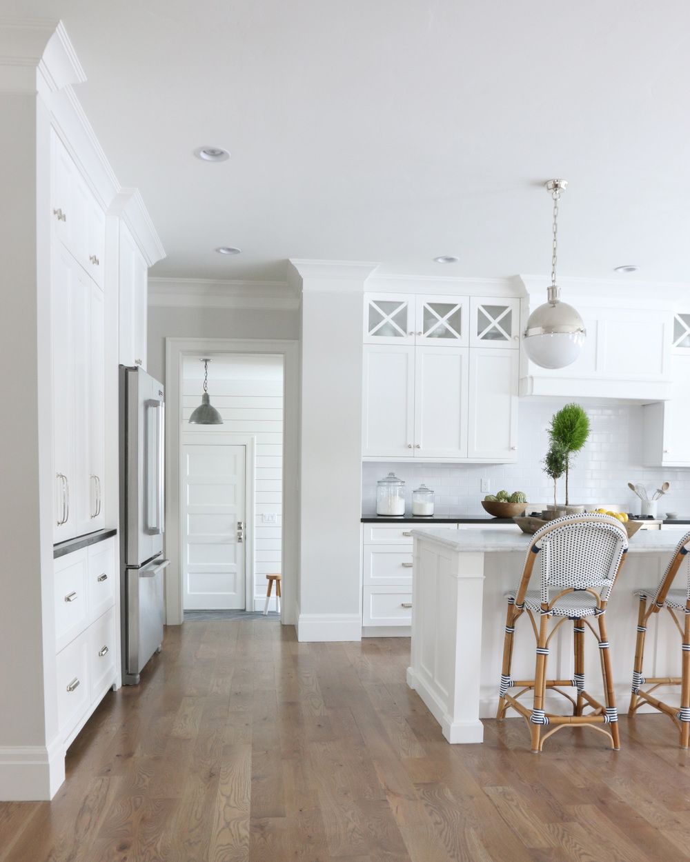 7 Great Gray Paint Colors Interiors Pinterest White Benjamin Moore Clic Gray Used In A Bright Kitchen Plus 6 Other Great Paint Colors That You Can Use Your Home Image Via Studio Mcgee