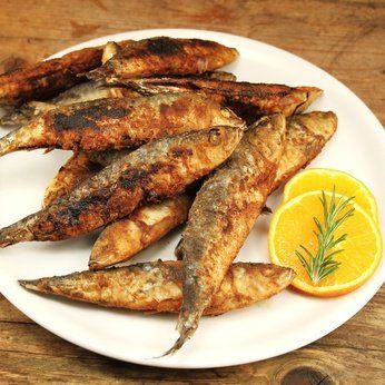 Die frittierten Sardinen sind eine Spezialität aus Südeuropa. Das leckere Rezept erfreut sich aber auch hierzulande großer Beliebtheit. #sardinen #frittieren #fischrezept #summersouthernfood