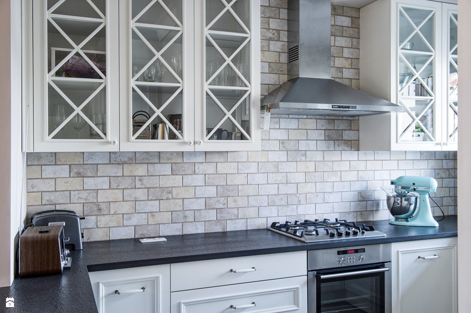 Kuchnia styl Prowansalski - zdjęcie od EG projekt - Kuchnia - Styl Prowansalski - EG projekt Home Staging, Kitchen Cabinets, House, Home Decor, Kitchen Ideas, Interiors, Home Kitchens, Decoration Home, Home