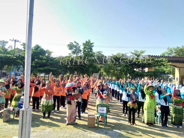 Gertak - Germas Puskesmas Badas Ajak Kader Kesehatan Se Kecamatan Peduli Hidup Sehat https://ift.tt/2lZaGQQ Dolores Park, News, Travel, Politics, Viajes, Destinations, Traveling, Trips