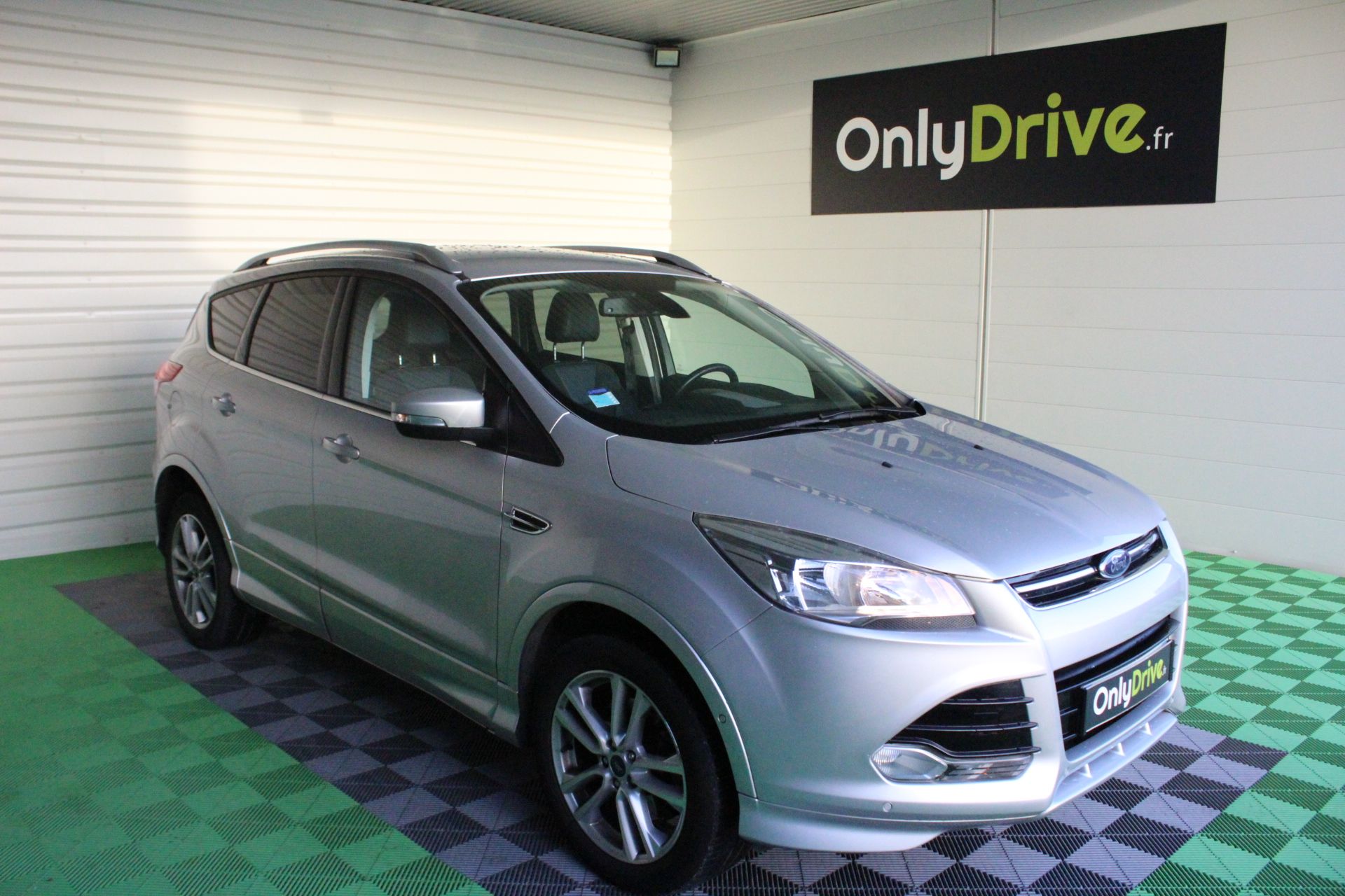 Ford Kuga 2 0 Tdci 150ch S S 4x4 Titanium Powershift A Gris 2015 Ford Véhicules