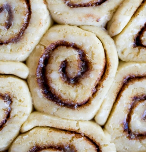 THE BEST GLUTEN FREE CINNAMON ROLLS #rolls #desserts #gluten #sugar #cakes #glutenfreebreakfasts