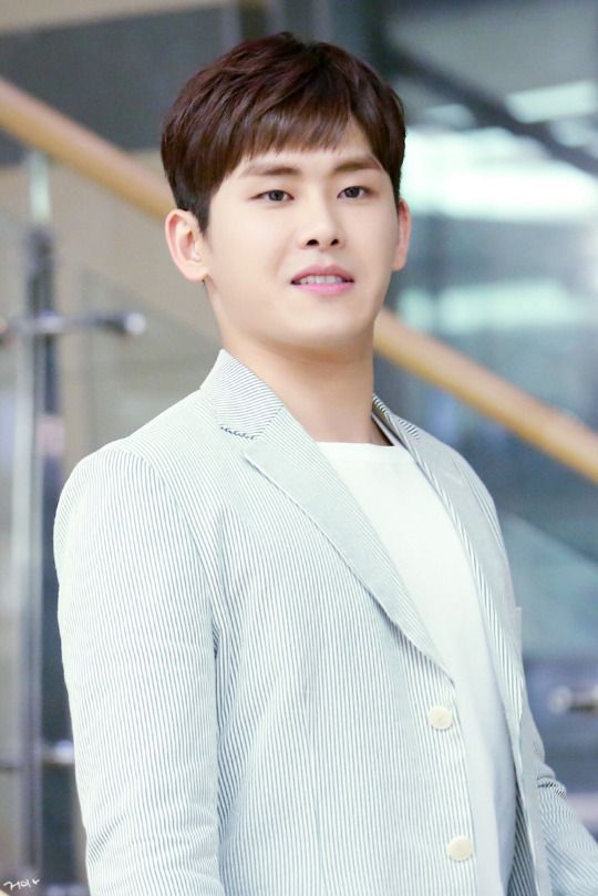 lee howon hiya vip premier leer lee howon hiya vip premier leer