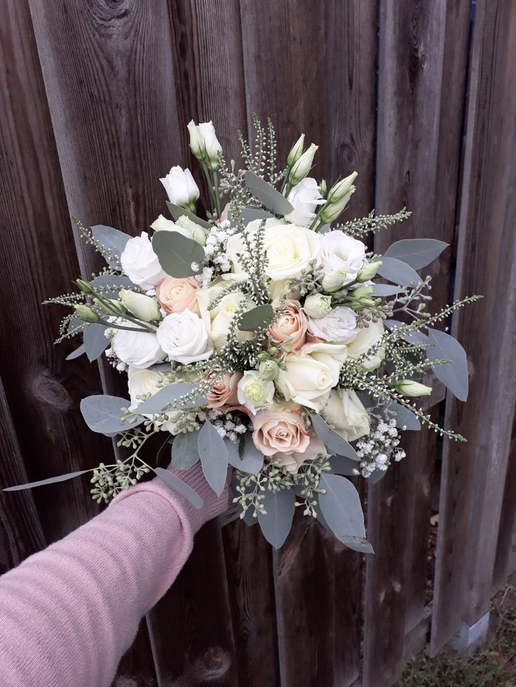 Vintage Eukalyptus Hochzeitsstrauß mit Beeren, Calluna, Eustoma, Gypsophila, Ro...