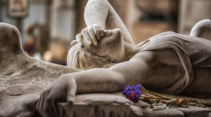 Cemeteries are not commonly considered places of beauty and introspection. Yet, some of them, the Italian Cimiteri Monumentale (Monumental Cemeteries) are true artistic landmarks. Testimonies of a time long gone, they inspire reflection and compassion, providing a … Cemetary Statue, Cemetery Monuments, Cemetery Angels, Death Art, Italian Village, Statuary, White Art, Landscape Art, Sculpture Art
